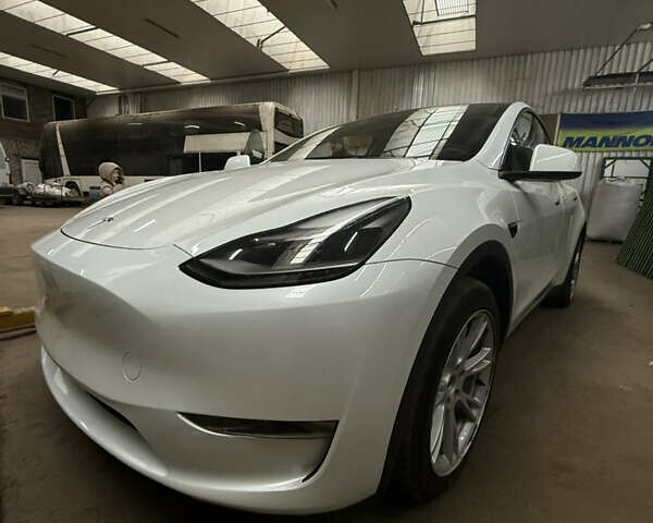 Белый Тесла Model Y, объемом двигателя 0 л и пробегом 45 тыс. км за 35000 $, фото 1 на Automoto.ua
