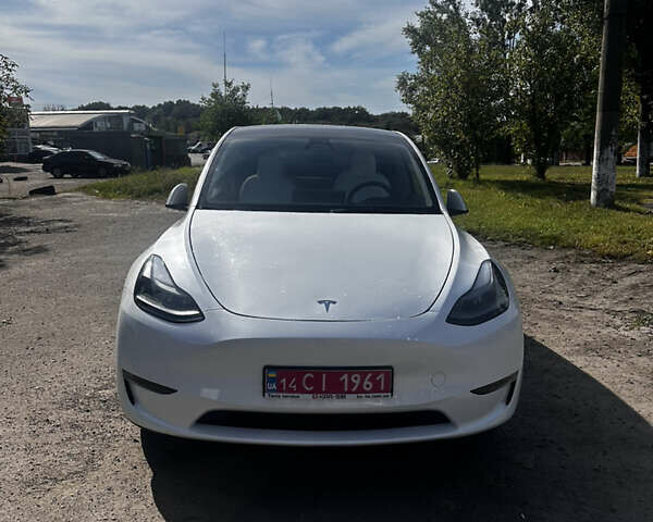Белый Тесла Model Y, объемом двигателя 0 л и пробегом 73 тыс. км за 25000 $, фото 1 на Automoto.ua