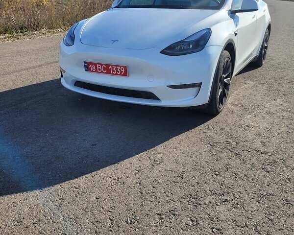Белый Тесла Model Y, объемом двигателя 0 л и пробегом 4 тыс. км за 27400 $, фото 1 на Automoto.ua