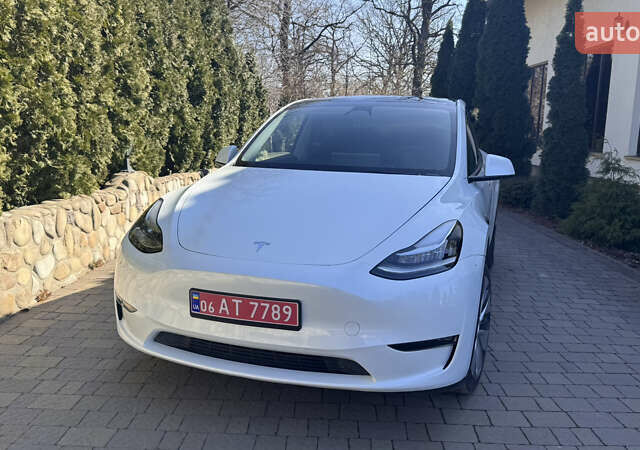 Белый Тесла Model Y, объемом двигателя 0 л и пробегом 28 тыс. км за 27600 $, фото 1 на Automoto.ua