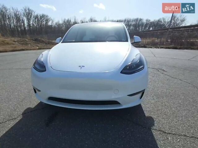 Белый Тесла Model Y, объемом двигателя 0 л и пробегом 29 тыс. км за 16300 $, фото 1 на Automoto.ua