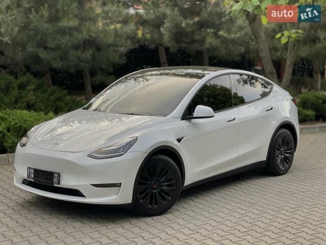 Белый Тесла Model Y, объемом двигателя 0 л и пробегом 3 тыс. км за 30500 $, фото 1 на Automoto.ua