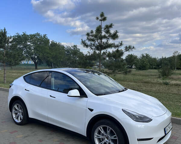 Белый Тесла Model Y, объемом двигателя 0 л и пробегом 12 тыс. км за 28800 $, фото 1 на Automoto.ua