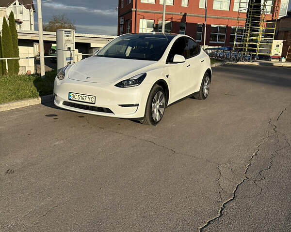 Білий Тесла Model Y, об'ємом двигуна 0 л та пробігом 31 тис. км за 24400 $, фото 1 на Automoto.ua