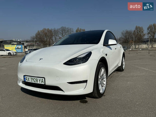 Белый Тесла Model Y, объемом двигателя 0 л и пробегом 52 тыс. км за 25900 $, фото 1 на Automoto.ua