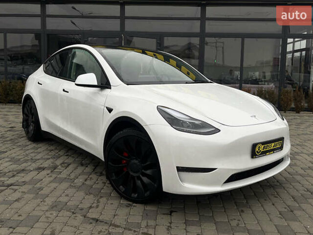 Белый Тесла Model Y, объемом двигателя 0 л и пробегом 33 тыс. км за 30100 $, фото 1 на Automoto.ua