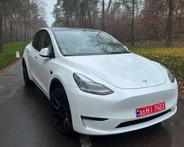 Белый Тесла Model Y, объемом двигателя 0 л и пробегом 37 тыс. км за 29990 $, фото 1 на Automoto.ua