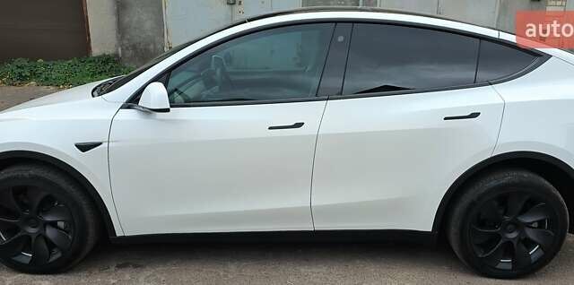 Белый Тесла Model Y, объемом двигателя 0 л и пробегом 9 тыс. км за 28400 $, фото 1 на Automoto.ua