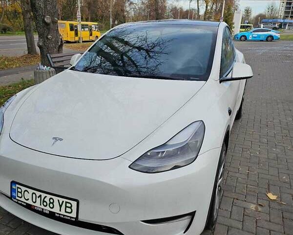 Белый Тесла Model Y, объемом двигателя 0 л и пробегом 32 тыс. км за 29000 $, фото 1 на Automoto.ua