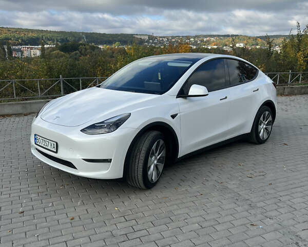 Тесла Model Y 2023 в Тернополе на Automoto.ua Белый Тесла Model Y, объемом двигателя 0 л и пробегом 16 тыс. км за 28500 $, фото 1 на Automoto.ua