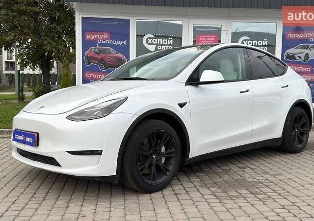 Белый Тесла Model Y, объемом двигателя 0 л и пробегом 34 тыс. км за 27500 $, фото 1 на Automoto.ua