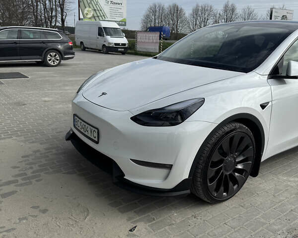Белый Тесла Model Y, объемом двигателя 0 л и пробегом 29 тыс. км за 34000 $, фото 1 на Automoto.ua