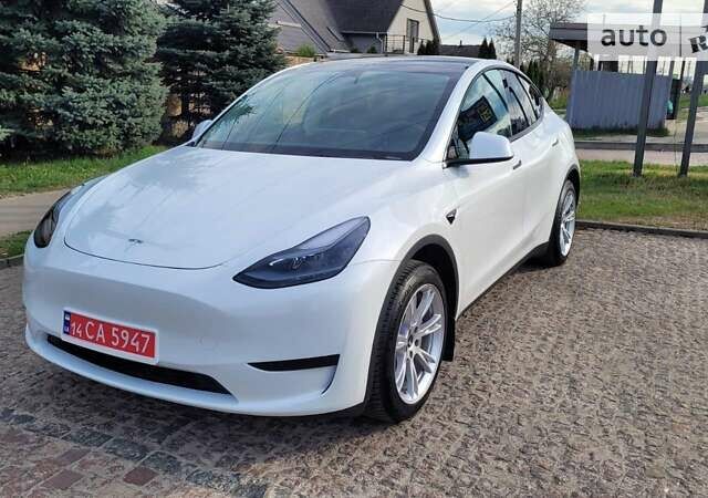 Белый Тесла Model Y, объемом двигателя 0 л и пробегом 10 тыс. км за 30000 $, фото 1 на Automoto.ua