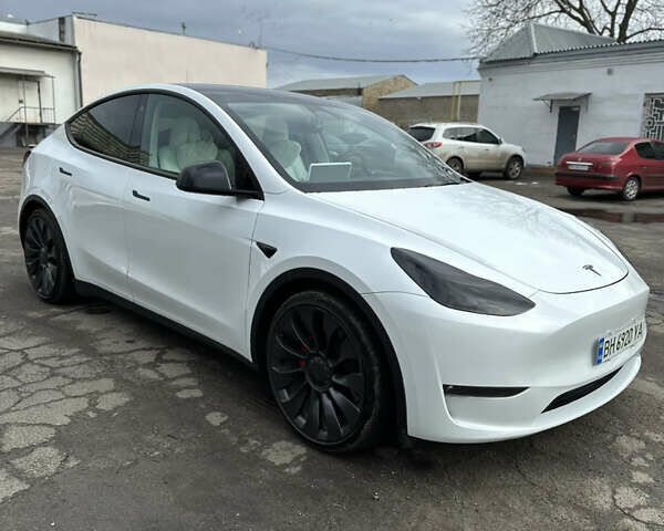 Белый Тесла Model Y, объемом двигателя 0 л и пробегом 51 тыс. км за 31750 $, фото 1 на Automoto.ua