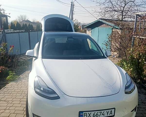 Белый Тесла Model Y, объемом двигателя 0 л и пробегом 18 тыс. км за 28500 $, фото 1 на Automoto.ua