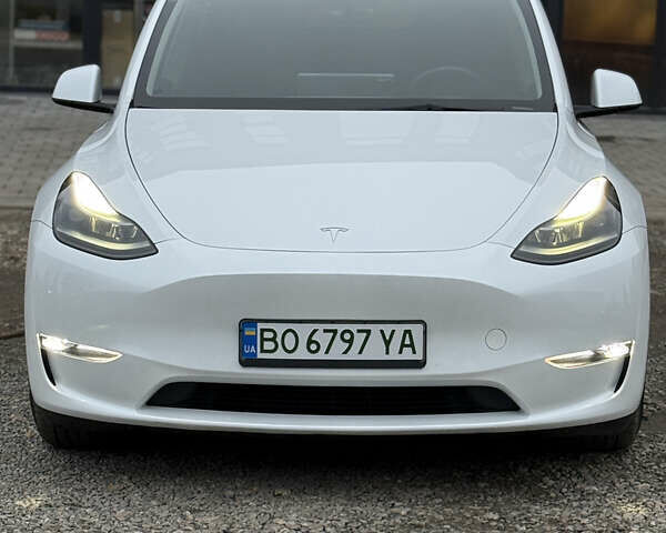 Белый Тесла Model Y, объемом двигателя 0 л и пробегом 37 тыс. км за 28500 $, фото 1 на Automoto.ua
