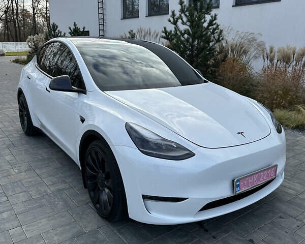 Белый Тесла Model Y, объемом двигателя 0 л и пробегом 24 тыс. км за 32000 $, фото 1 на Automoto.ua