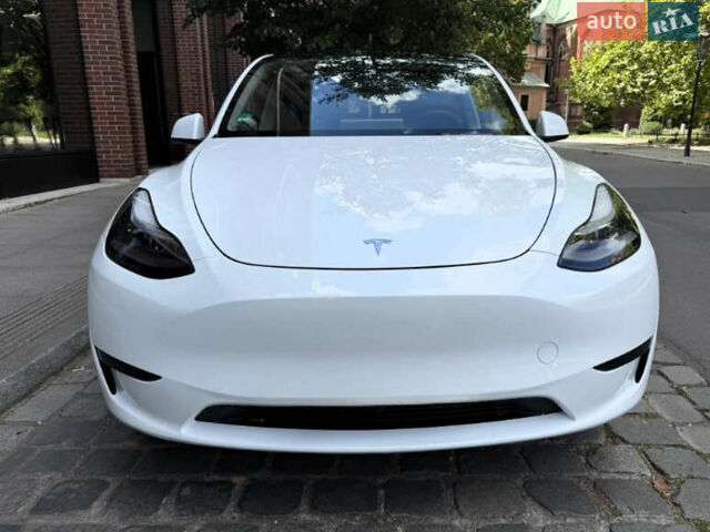 Белый Тесла Model Y, объемом двигателя 0 л и пробегом 49 тыс. км за 23000 $, фото 1 на Automoto.ua