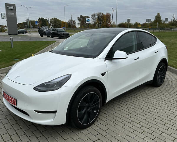 Белый Тесла Model Y, объемом двигателя 0 л и пробегом 6 тыс. км за 27000 $, фото 1 на Automoto.ua