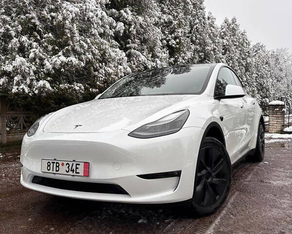 Белый Тесла Model Y, объемом двигателя 0 л и пробегом 16 тыс. км за 30999 $, фото 1 на Automoto.ua