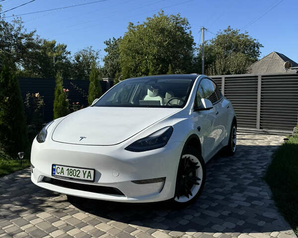 Белый Тесла Model Y, объемом двигателя 0 л и пробегом 8 тыс. км за 35000 $, фото 1 на Automoto.ua