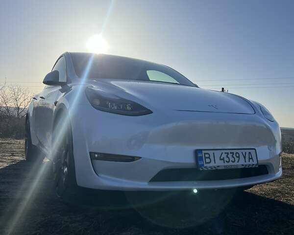 Белый Тесла Model Y, объемом двигателя 0 л и пробегом 33 тыс. км за 29900 $, фото 1 на Automoto.ua