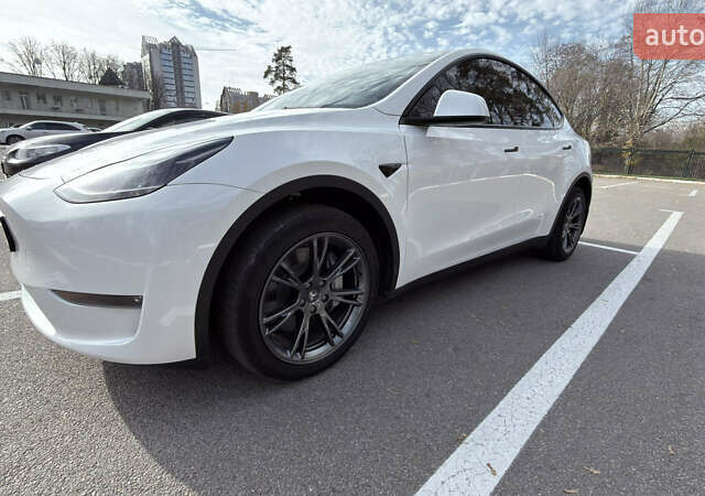 Белый Тесла Model Y, объемом двигателя 0 л и пробегом 18 тыс. км за 29000 $, фото 1 на Automoto.ua