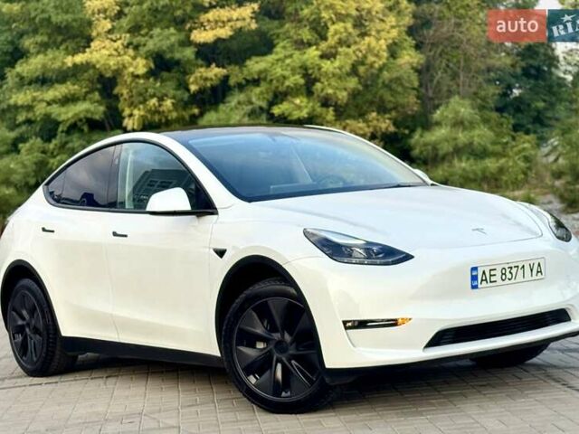 Белый Тесла Model Y, объемом двигателя 0 л и пробегом 3 тыс. км за 34498 $, фото 1 на Automoto.ua