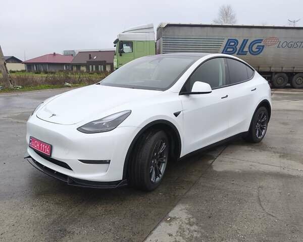 Белый Тесла Model Y, объемом двигателя 0 л и пробегом 19 тыс. км за 28800 $, фото 1 на Automoto.ua