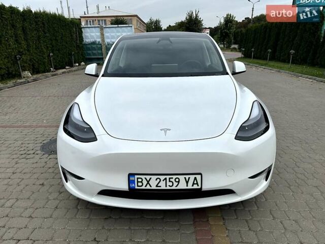 Белый Тесла Model Y, объемом двигателя 0 л и пробегом 5 тыс. км за 29999 $, фото 1 на Automoto.ua