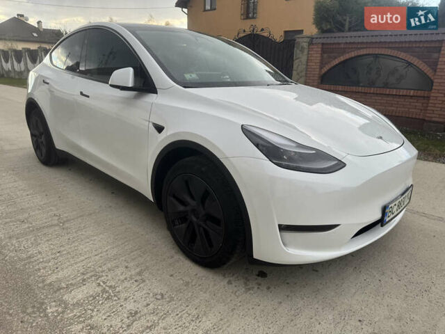 Білий Тесла Model Y, об'ємом двигуна 0 л та пробігом 10 тис. км за 31300 $, фото 1 на Automoto.ua