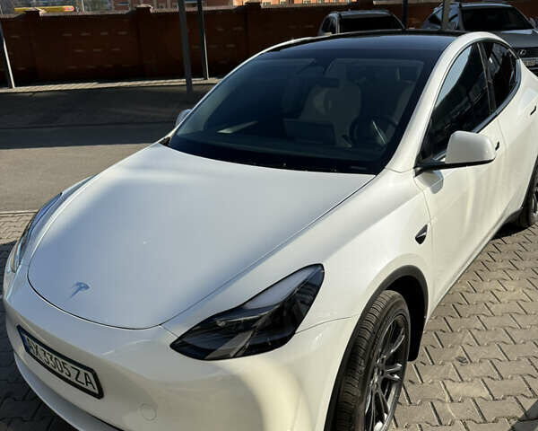 Белый Тесла Model Y, объемом двигателя 0 л и пробегом 5 тыс. км за 30100 $, фото 1 на Automoto.ua