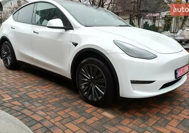 Белый Тесла Model Y, объемом двигателя 0 л и пробегом 8 тыс. км за 27300 $, фото 1 на Automoto.ua