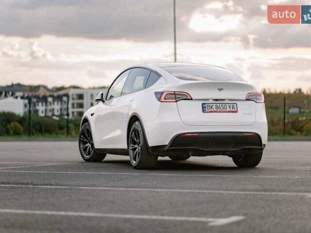 Білий Тесла Model Y, об'ємом двигуна 0 л та пробігом 5 тис. км за 29900 $, фото 1 на Automoto.ua
