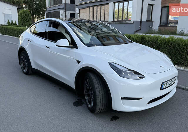 Белый Тесла Model Y, объемом двигателя 0 л и пробегом 10 тыс. км за 29500 $, фото 1 на Automoto.ua