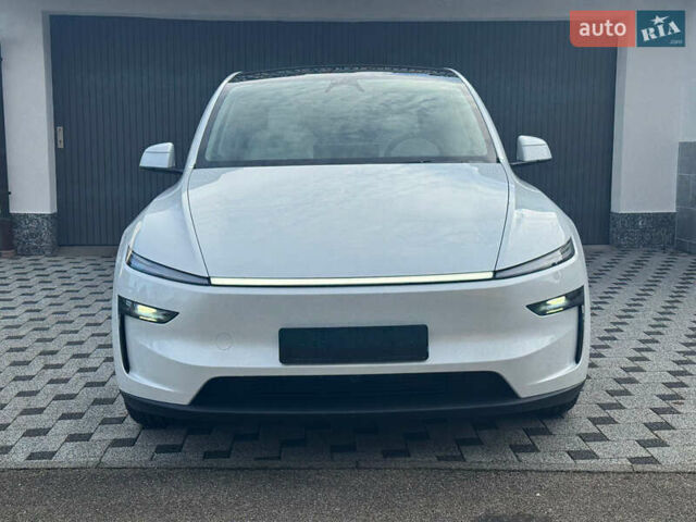 Белый Тесла Model Y, объемом двигателя 0 л и пробегом 1 тыс. км за 61141 $, фото 1 на Automoto.ua