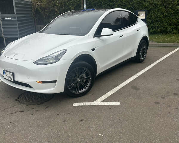 Белый Тесла Model Y, объемом двигателя 0 л и пробегом 6 тыс. км за 33999 $, фото 1 на Automoto.ua