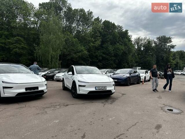 Белый Тесла Model Y, объемом двигателя 0 л и пробегом 1 тыс. км за 63357 $, фото 1 на Automoto.ua