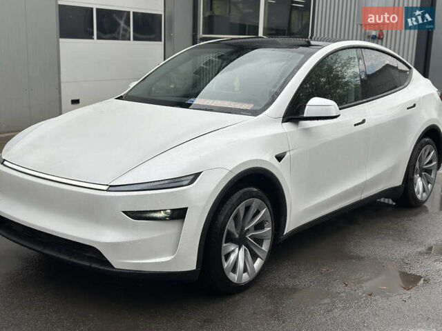 Белый Тесла Model Y, объемом двигателя 0 л и пробегом 1 тыс. км за 58999 $, фото 1 на Automoto.ua