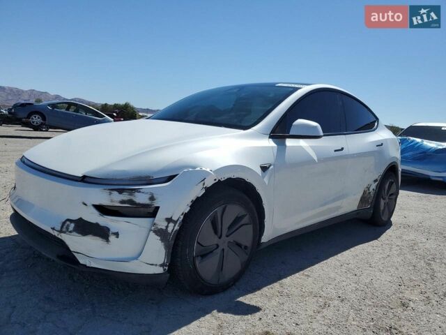 Белый Тесла Model Y, объемом двигателя 0 л и пробегом 9 тыс. км за 16000 $, фото 1 на Automoto.ua