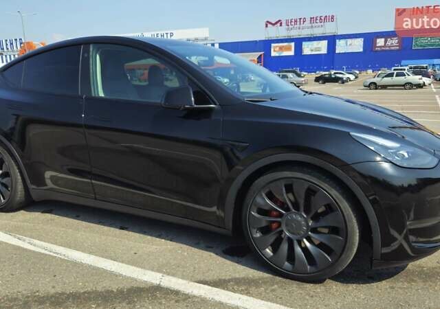 Черный Тесла Model Y, объемом двигателя 0 л и пробегом 99 тыс. км за 27000 $, фото 1 на Automoto.ua