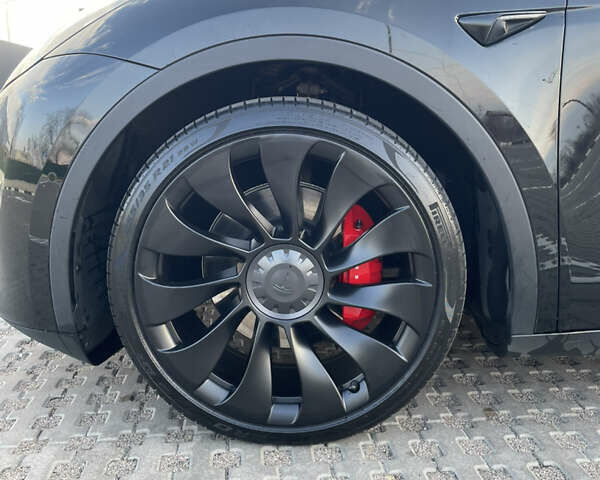 Черный Тесла Model Y, объемом двигателя 0 л и пробегом 75 тыс. км за 33500 $, фото 1 на Automoto.ua
