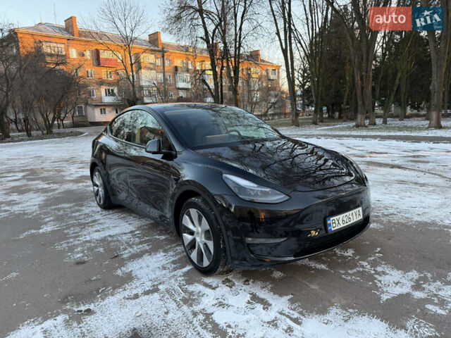 Черный Тесла Model Y, объемом двигателя 0 л и пробегом 48 тыс. км за 24999 $, фото 1 на Automoto.ua