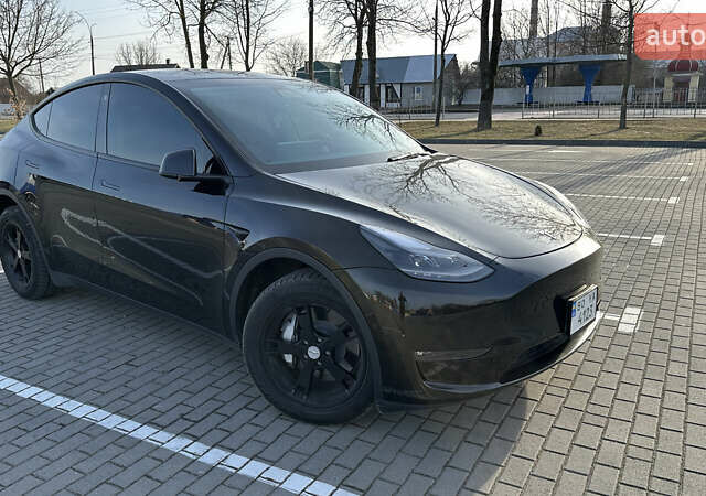 Черный Тесла Model Y, объемом двигателя 0 л и пробегом 35 тыс. км за 24999 $, фото 1 на Automoto.ua