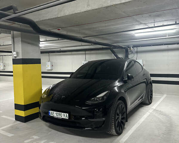 Черный Тесла Model Y, объемом двигателя 0 л и пробегом 50 тыс. км за 39000 $, фото 1 на Automoto.ua