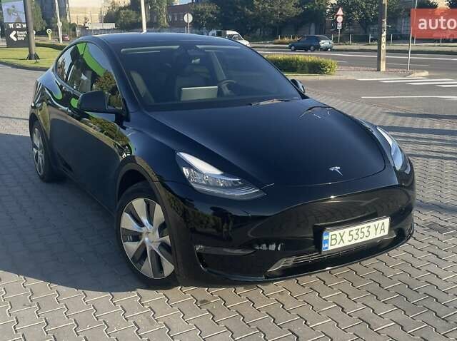 Черный Тесла Model Y, объемом двигателя 0 л и пробегом 46 тыс. км за 33000 $, фото 1 на Automoto.ua