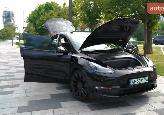 Черный Тесла Model Y, объемом двигателя 0 л и пробегом 38 тыс. км за 37000 $, фото 1 на Automoto.ua