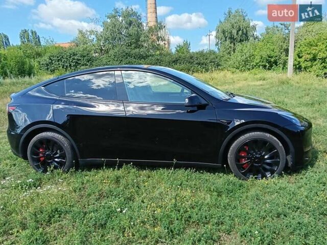 Черный Тесла Model Y, объемом двигателя 0 л и пробегом 1 тыс. км за 27500 $, фото 1 на Automoto.ua