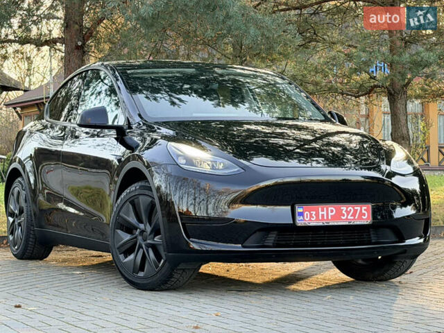 Черный Тесла Model Y, объемом двигателя 0 л и пробегом 4 тыс. км за 29800 $, фото 1 на Automoto.ua