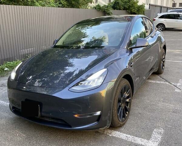 Серый Тесла Model Y, объемом двигателя 0 л и пробегом 3 тыс. км за 27000 $, фото 1 на Automoto.ua